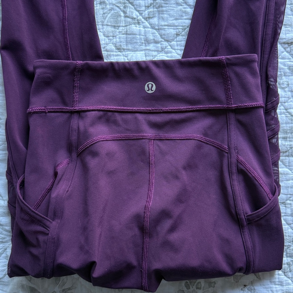 EUC Lululemon Wild And Free Tight Darkest Magenta 11” across 0/2 - Picture 5 of 6